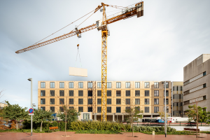Casernas J. Edificio de 56 viviendas dotacionales y local para equipamiento