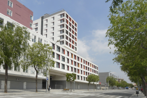 Edifici d'habitatges to them Antigues Casernes de Sant Andreu