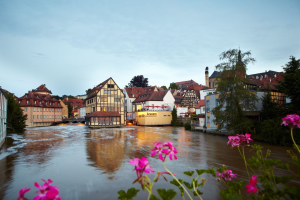 A neighborhood running on water - Energy-efficiency in the middle of the world heritage