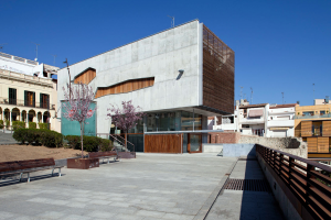 Edifici comercial a la Baixada de les Espenyes