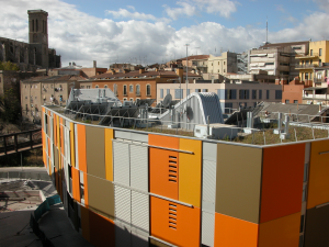 Edifici plurifamiliar de 52 habitatges, local i aparcament al carrer Montserrat  de Manresa 