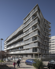 Nuestra Señora de los Angeles 11, 87 viviendas y garajes en Puente de Vallecas