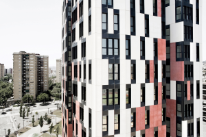 Tour 77 maisons VPO dans Plaza Europa à l'Hospitalet de Llobregat